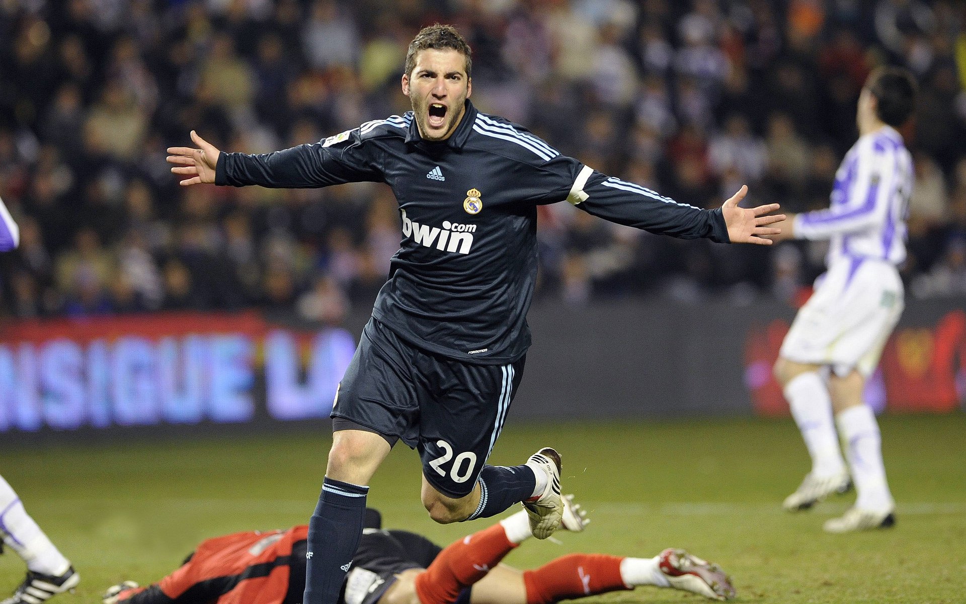 伤病潮冲击西甲，球队调整阵容应对，西甲各队阵容