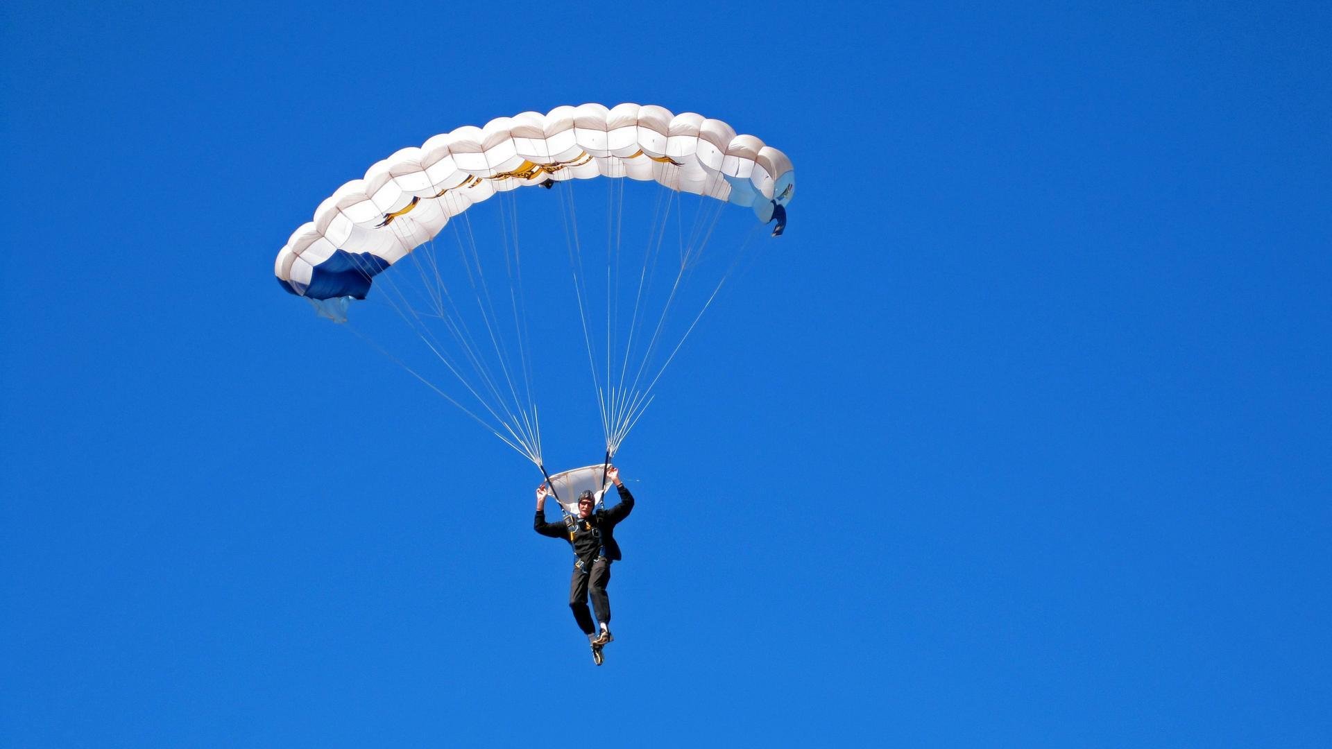 勇士在最后两分钟狂砍15分,库里连续三次远距离三分帮助球队完成惊天逆转!